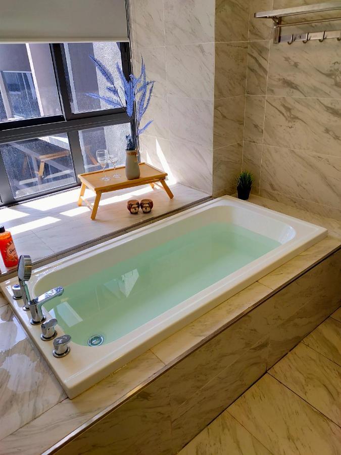 Melaka Town - Imperio Residence Studio With Bathtub Екстер'єр фото